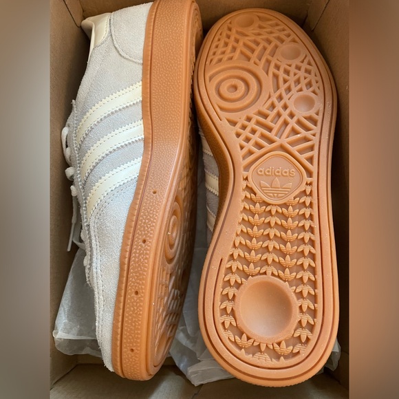 ADIDAS HANDBALL SPEZIAL
Wonder Silver, Off White & Gum - Picture 2 of 6